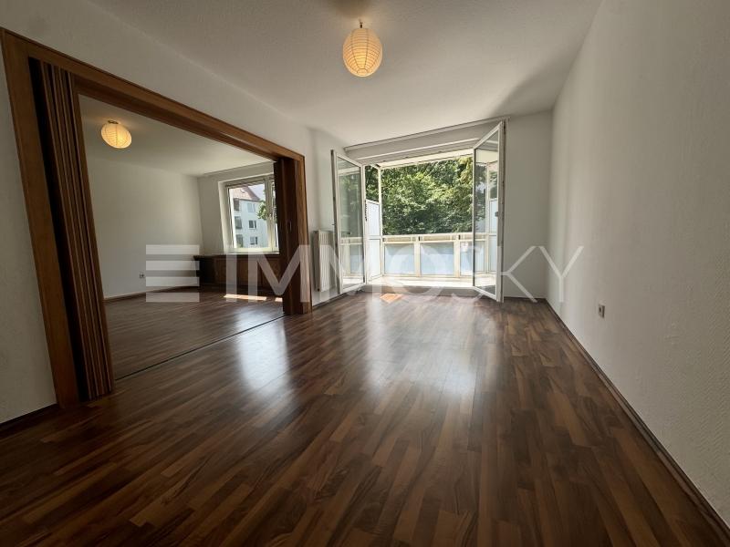 Geräumiges Wohnzimmer - 