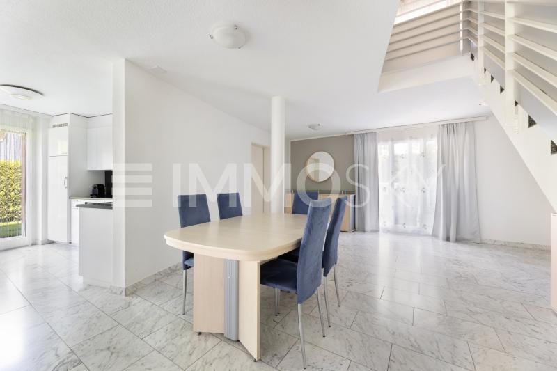 Grosszügiger Essbereich mit viel Tageslicht - 6.5 pièces Maison individuelle a Kerns