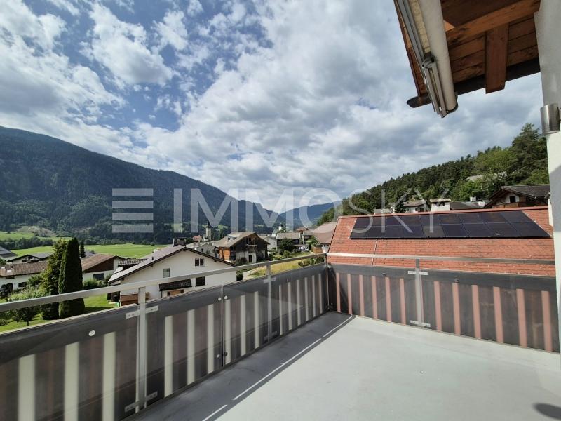 Sonniger Balkon mit Insektenschutz und Weitblick - 3.5 pièces Appartement meublé a Sagogn