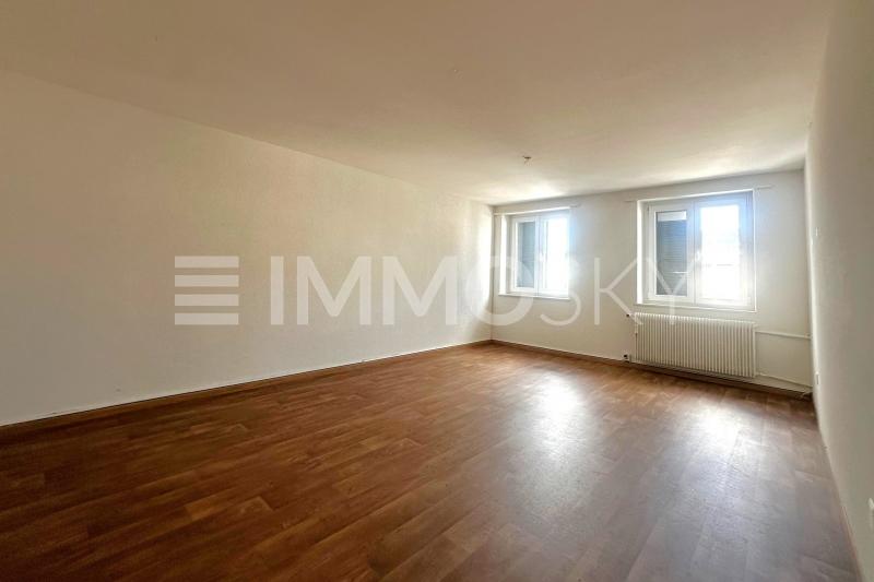 Helles Schlafzimmer - Edificio residenziale e commerciale a Reconvilier