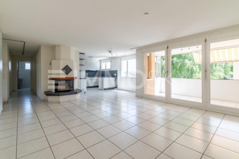 Geräumiges Ess- und Wohnzimmer - 5.5 pièces Appartement a Orpund