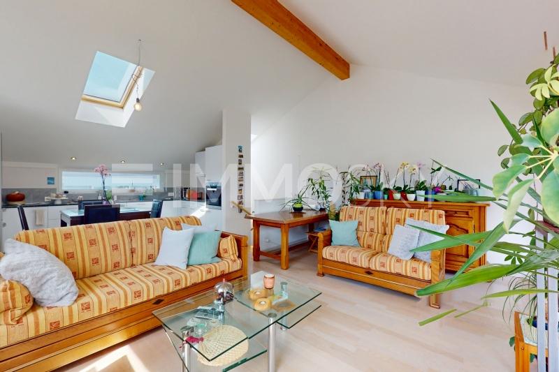 Espace séjour avec une belle hauteur sous plafond - 3.5 Zimmer Maisonette in Villeneuve VD