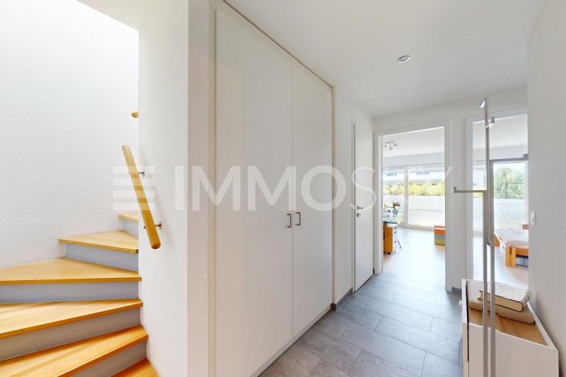 Hall d'entrée spacieux et accueillant - 3.5 Zimmer Maisonette in Villeneuve VD