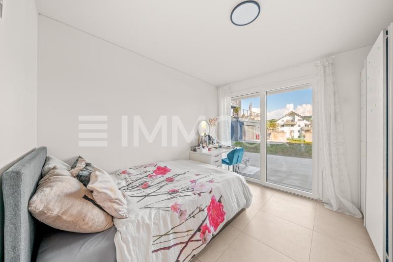 Chambre à coucher avec accès à la terrasse - 3.5 Zimmer Etagenwohnung in Lucens