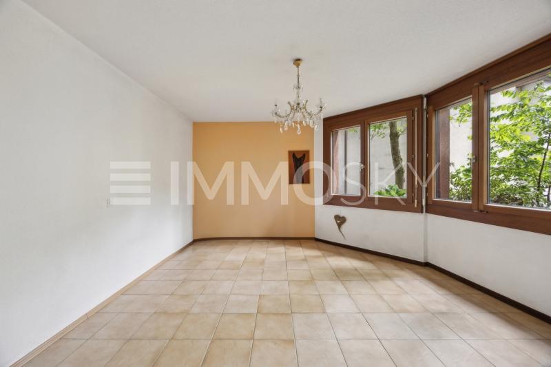 Eines der drei Schlafzimmer im mittleren Stock - 5.5 Zimmer Einfamilienhaus in Baden