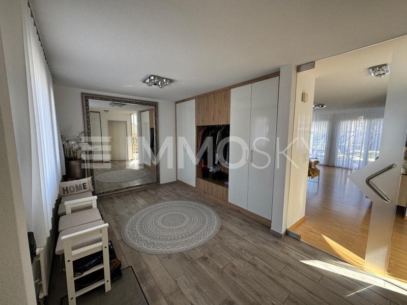 Grosser Eingangsbereich - 7.5 Zimmer Reiheneckhaus in Amriswil