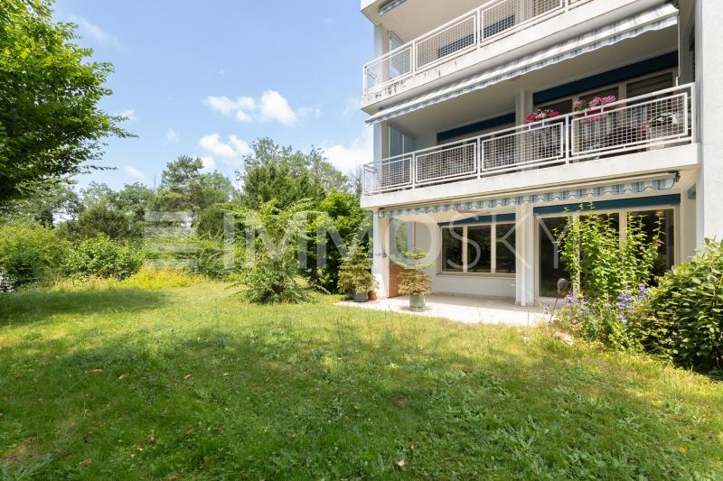 Grosszügiger Gartensitzplatz mit Garten - 4.5 Zimmer Gartenwohnung in Rheinfelden