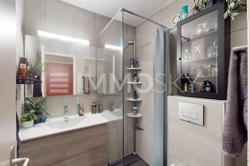 Salle de douche moderne - 2.5 pièces Appartement a Monthey