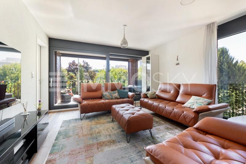Grosszügiger und heller Wohnbereich - 3.5 pièces Appartement a Binningen