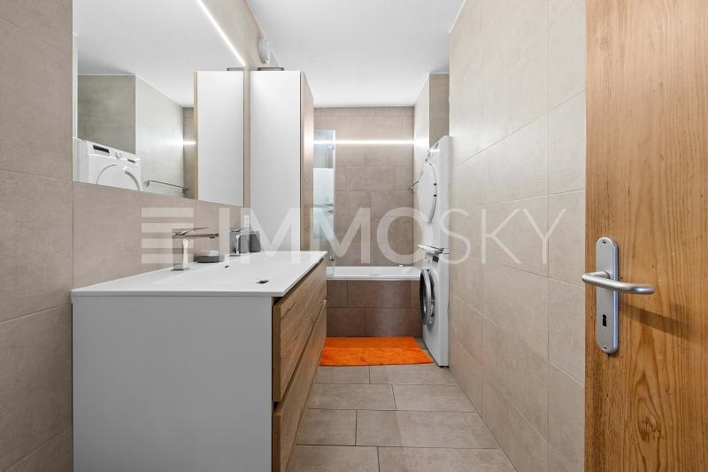 Salle de bains avec colonne de lavage - 5.5 pièces Duplex a Sion