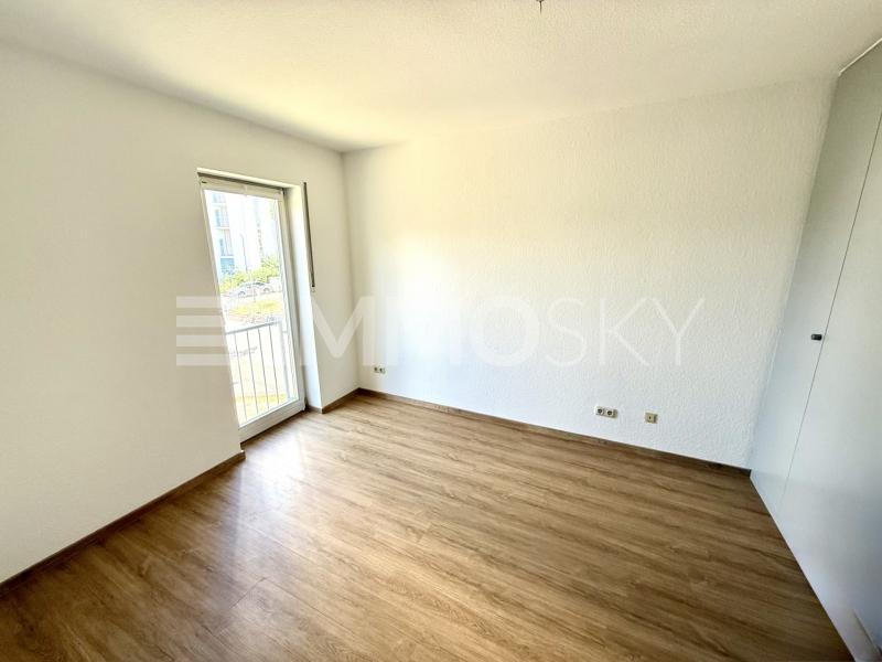 Helles Schlafzimmer mit Einbauschrank - 