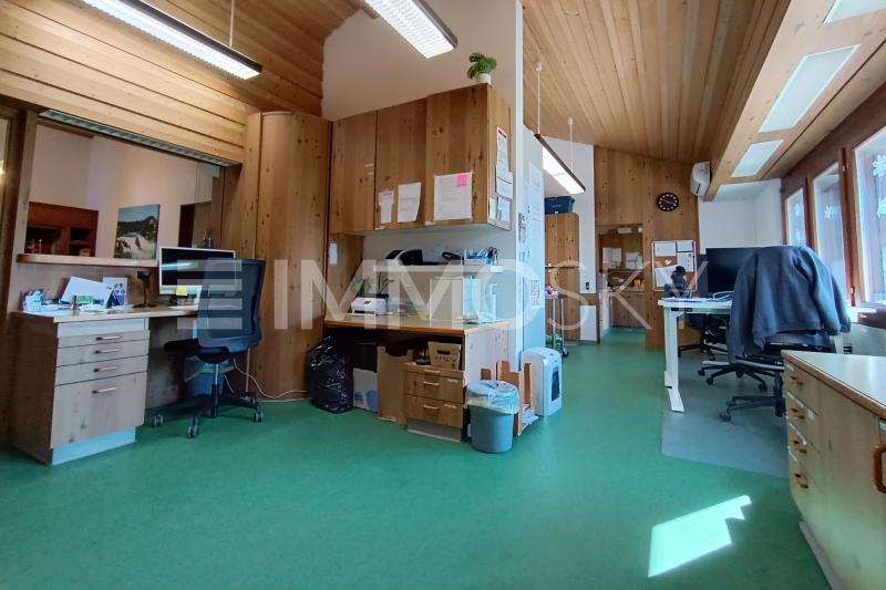Empfangsbereich - 7 Zimmer Gewerbehaus in Löhningen