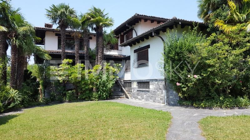 Ingresso privato con vialetto alberato  - 9 rooms One-family house in Villa Luganese