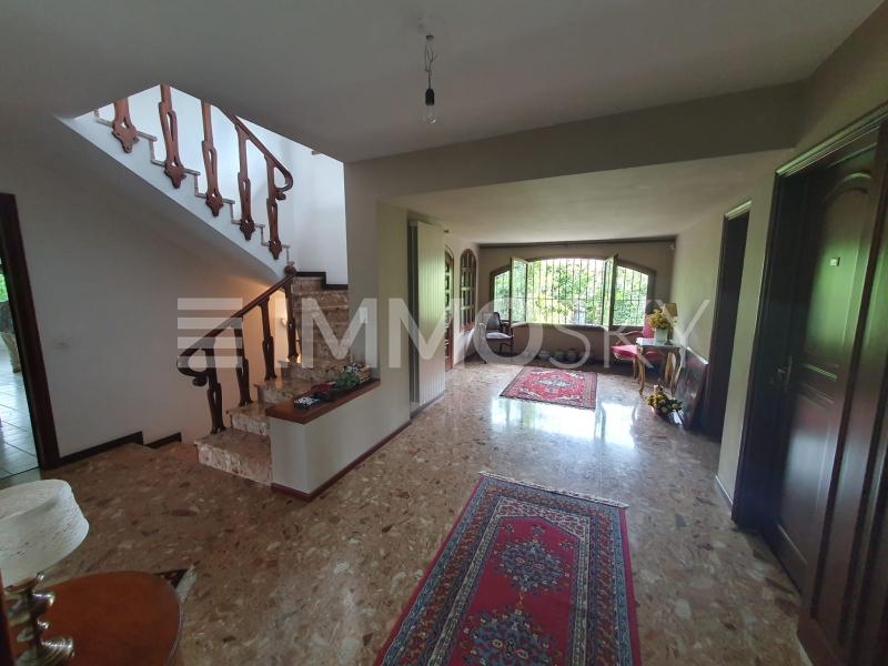 Benvenuti - 9 rooms One-family house in Villa Luganese