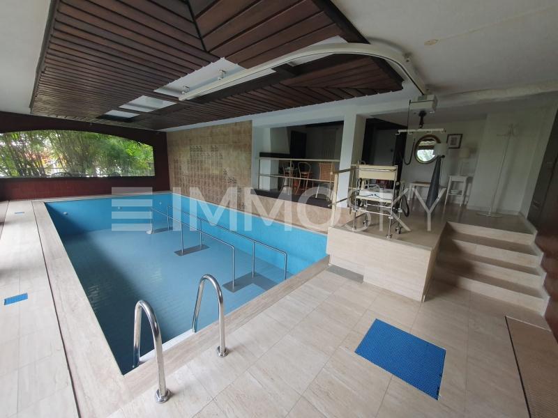 Piscina con camino adatta a persone in carrozzina  - 9 pièces Maison individuelle a Villa Luganese