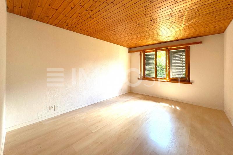 Geräumiges Schlafzimmer - 3.5 pièces Appartement a Goldswil b. Interlaken