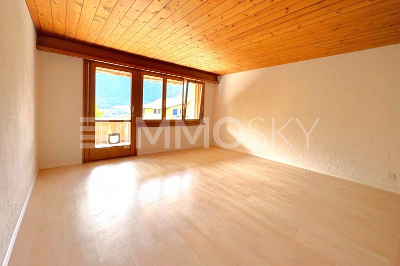 Hell und geräumiges Wohnzimmer - 3.5 pièces Appartement a Goldswil b. Interlaken