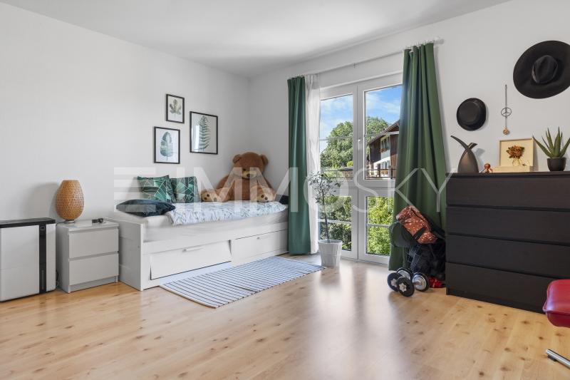 Eines der drei Schlafzimmer im zweiten Geschoss - 5.5 pièces Maison individuelle a Schlatt