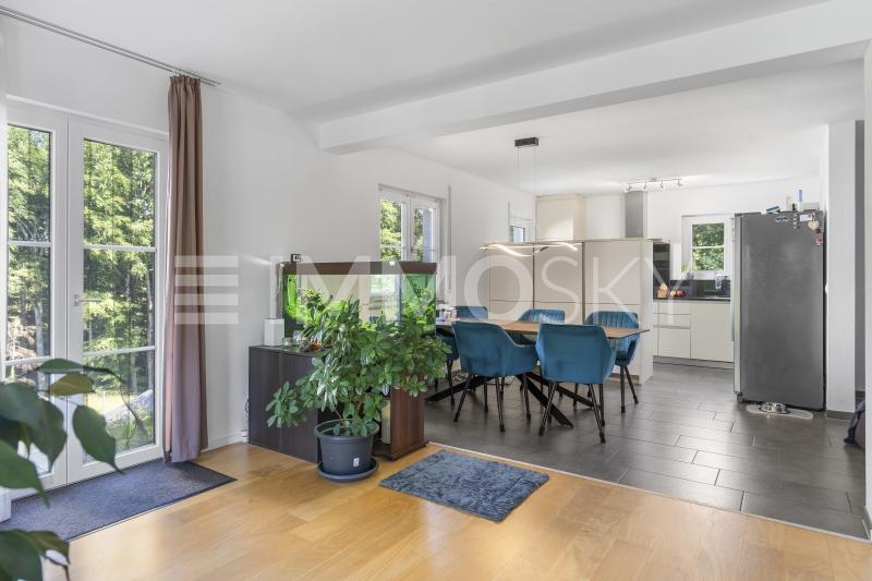 Durchdachte Aufteilung von Küche, Essen und Wohnen  - 5.5 pièces Maison individuelle a Schlatt