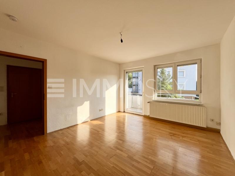 Wohnzimmer mit Balkon - 