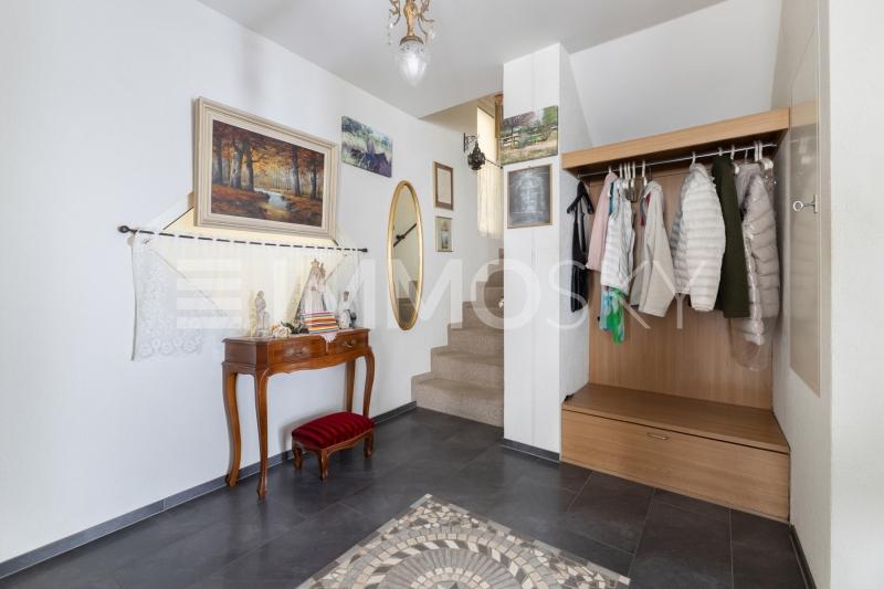 Eingangsbereich mit Mosaikboden - 4.5 pièces Appartement a Baden