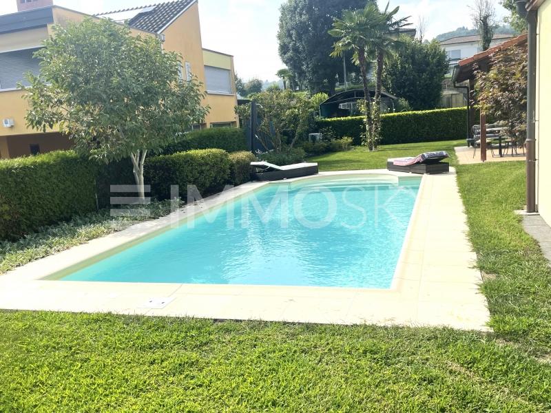 Piscina dalle generose dimensioni - 5.5 stanze Casa a Ligornetto