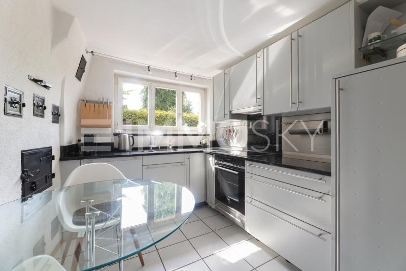 Schicke Küche EG-Wohnung - 10 pièces Maison bifamiliale a Embrach