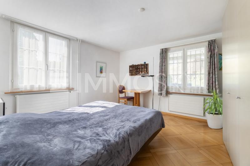 Geräumiges Büro-/Schlafzimmer EG-Wohnung - 10 pièces Maison bifamiliale a Embrach