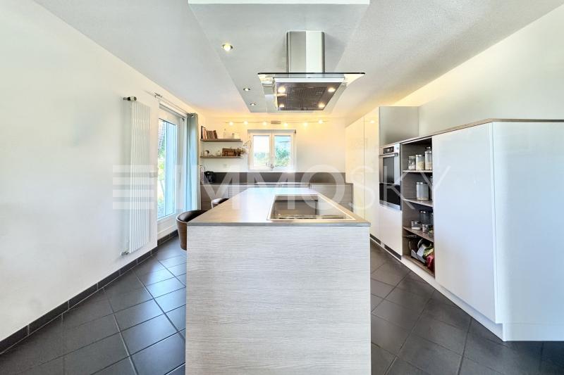 Grande cuisine ouverte - 5.5 pièces Maison jumelle a Les Breuleux
