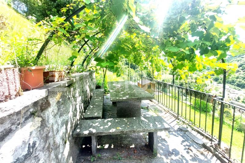 Tradizionale spazio esterno - 7.5 pièces Maison a Lavertezzo