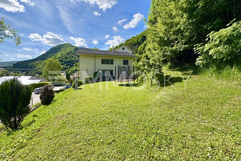 Façade avec jardin - 9 pièces Maison bifamiliale a Frinvillier