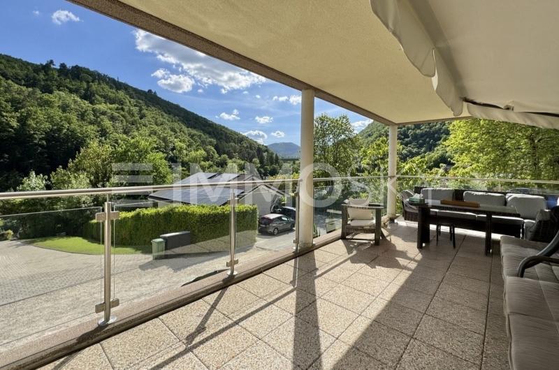 Grande terrasse au 1er étage - 9 pièces Maison bifamiliale a Frinvillier