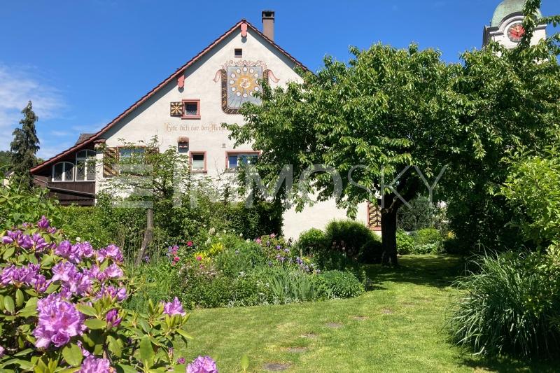 Ein Bad im Blumenmeer - 10 pièces Maison bifamiliale a Embrach
