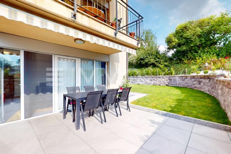Spacieuse terrasse rénové et exposé sud-ouest - 4.5 pièces Appartement en rez-de-chaussée a Prez vers Noréaz