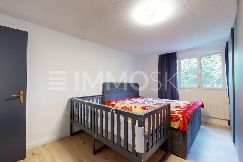 Spacieuse chambre parentale - 4.5 pièces Appartement en rez-de-chaussée a Prez vers Noréaz