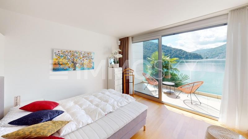 Camera da letto principale con balcone e vista mozzafiato  - 4.5 stanze Casa unifamiliare a Bissone