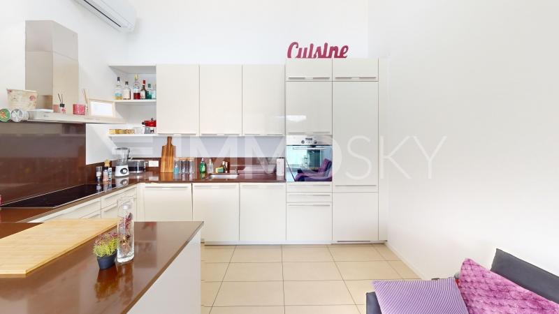 Cucina moderna con isola centrale - 4.5 stanze Casa unifamiliare a Bissone
