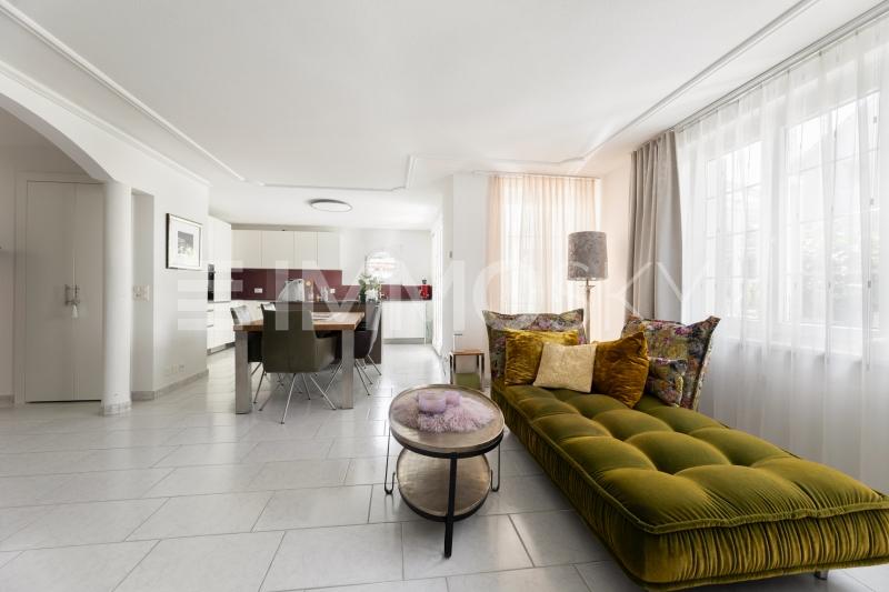 Offenes Wohn- und Esszimmer mit viel Licht - 5.5 Zimmer Wohnung in Fläsch