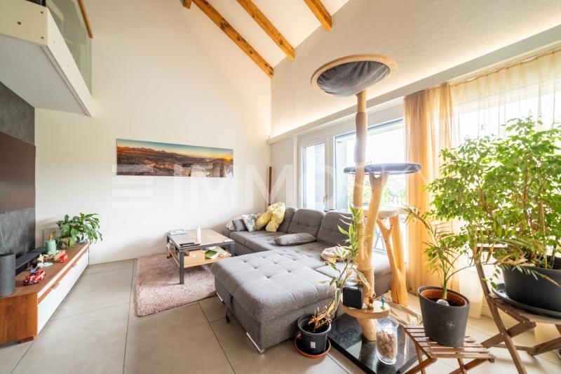 Hell und geräumiges Wohnzimmer - 6.5 pièces Duplex a Uetendorf