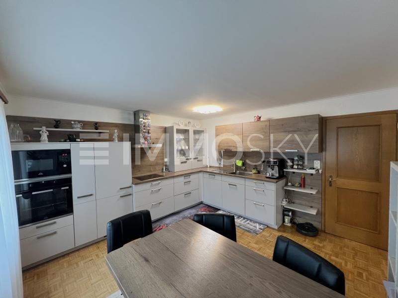 Moderne Küche mit Frühstückshochtisch - 5.5 pièces Maison a Laufenburg