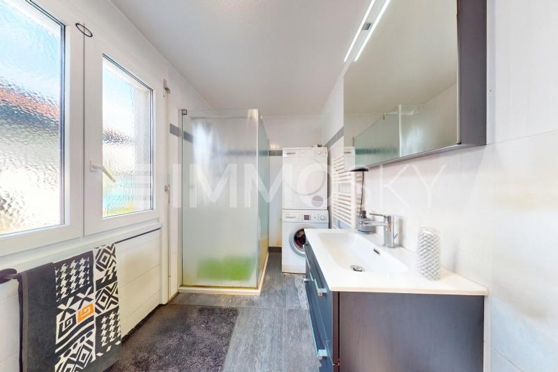 Salle de douche avec colonne de lavage - 5.5 pièces Villa a Montpreveyres