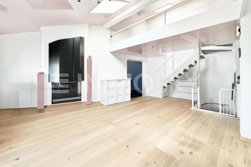 Grand séjour avec cheminée - 4.5 pièces Duplex a Tramelan