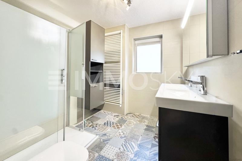 Salle de bains moderne - 4.5 pièces Duplex a Tramelan