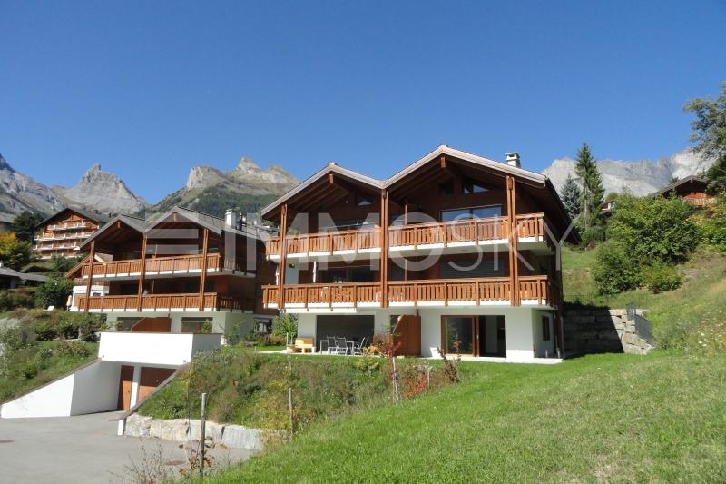 Vue sud  - 2.5 pièces Appartement en rez-de-chaussée a Ovronnaz