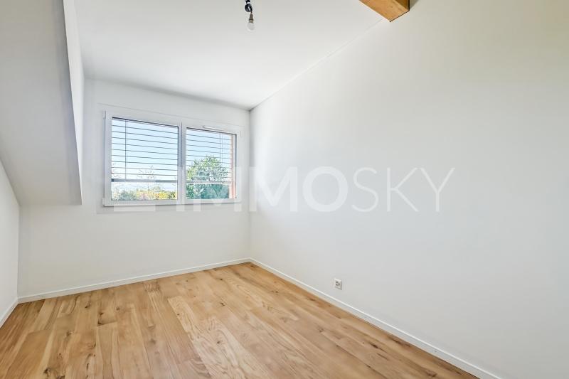 Chambre de plus de 12m2 - 4.5 Zimmer Doppeleinfamilienhaus in Echichens