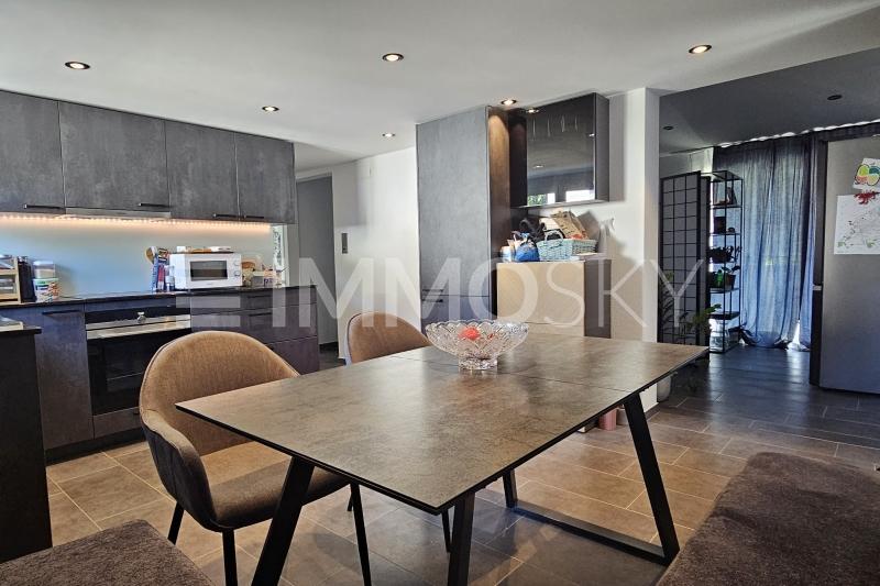 helles Esszimmer mit Küche - 4.5 pièces Maison individuelle a Goldach