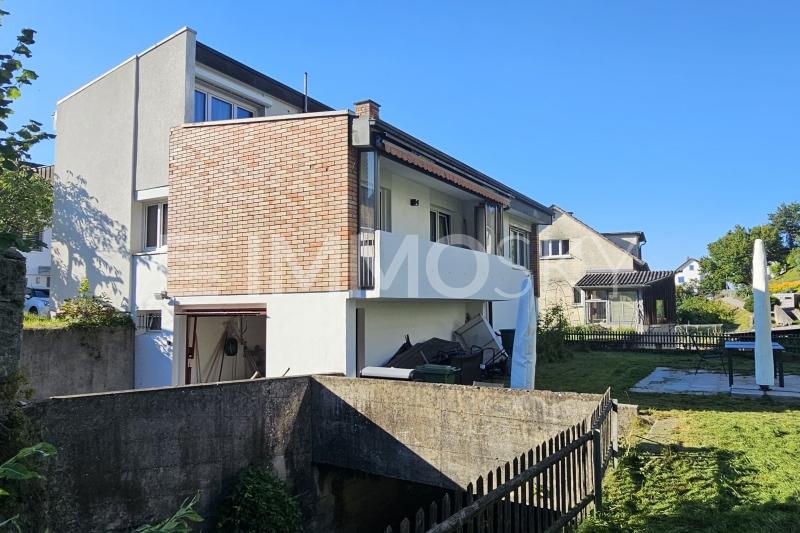 Aussenansicht mit dem grossen Garten - 4.5 pièces Maison individuelle a Goldach