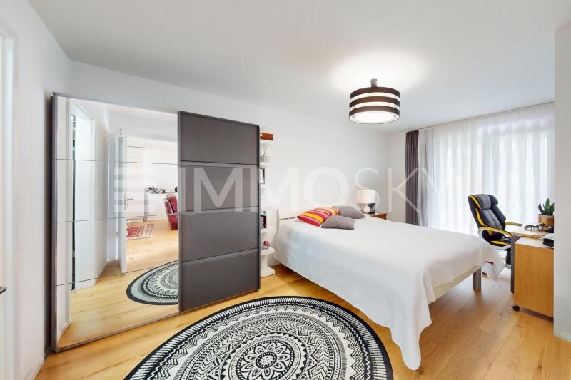 Chambre avec salle d'eau et accès terrasse - 3.5 Zimmer Gartenwohnung in Moudon