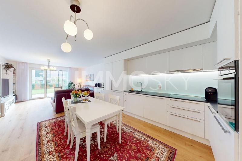 Superbe cuisine ouverte - 3.5 Zimmer Gartenwohnung in Moudon