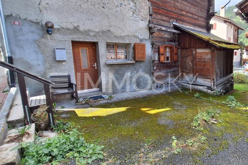 Place de parc devant le chalet - 3.5 pièces Maison a Les Haudères